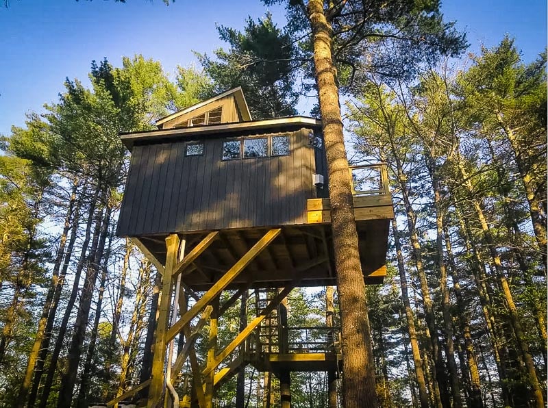 Unique Airbnb treehouse for rent in Maine