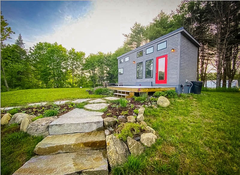 Unique tiny house for rent in Maine