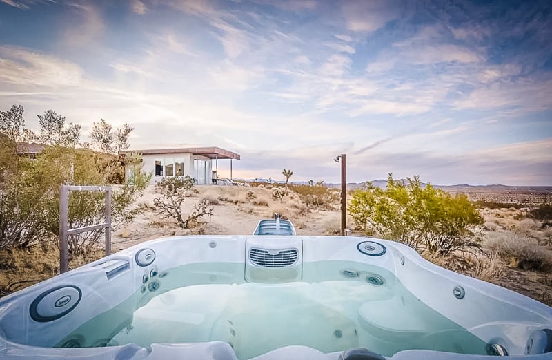 Beautiful desert airbnb with a hot tub