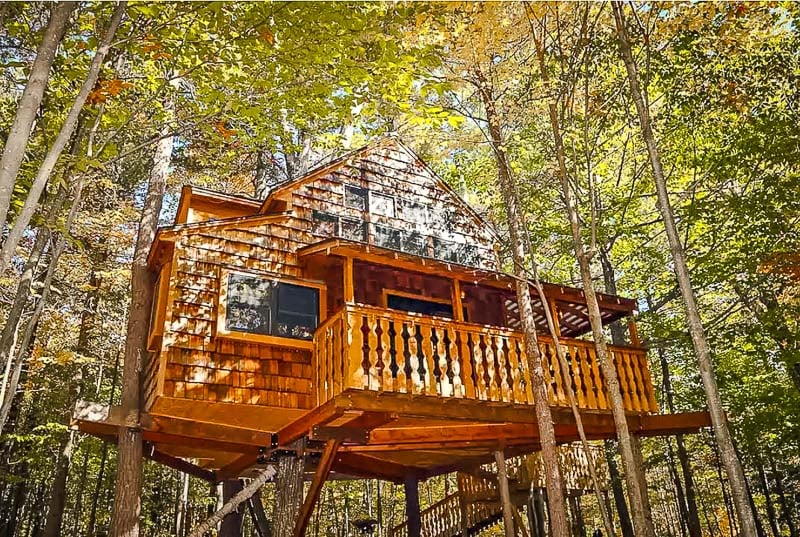 This rental is among the best Airbnb treehouses in New England.
