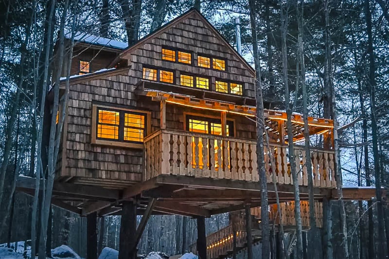 This Airbnb treehouse rental makes for the perfect winter getaway