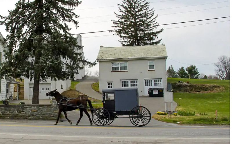 This Amish accommodation is among the best honeymoon Airbnbs in the US.
