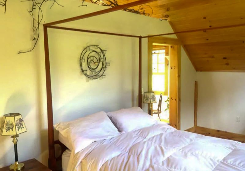 This luxury barn is among the top vacation rentals and Airbnbs in New England.