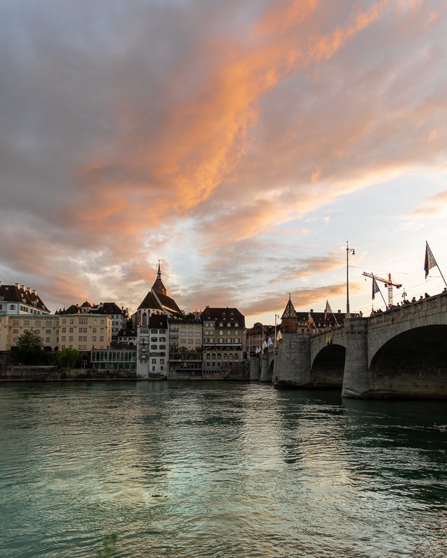 From the promenade in Altstadt Kleinbasel, you’ll be able to watch the sunset over the Altstadt Grossbasel. 
