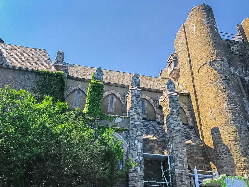 Hammond Castle looks like it belongs in Europe rather than New England! It's one of the most unique places to visit in New England.