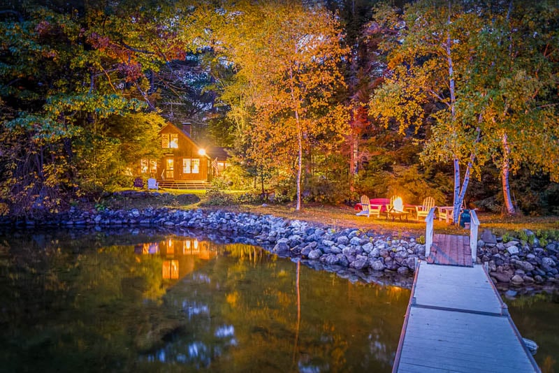 This lakefront New England cottage is calling your name