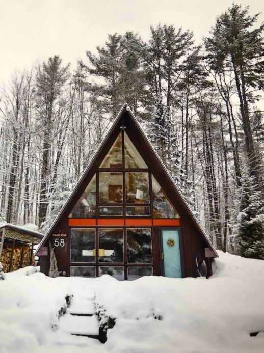 Unique airbnbs in New England come in treehouses and cabins.