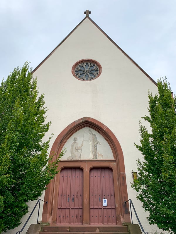 As I was riding my bike through Weil am Rhein, I stumbled upon this quaint chapel, Georgskirche.