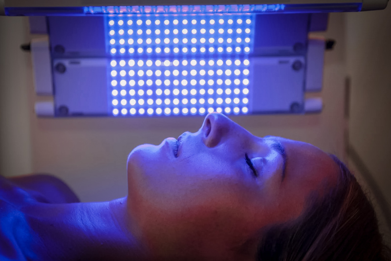 Light therapy reduces stress