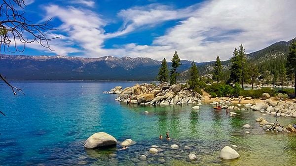 Lake Tahoe in California is one of the cool and unique places to visit in the US.