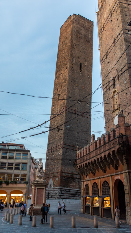 Le due Torri in Bologna: Torre Garisenda