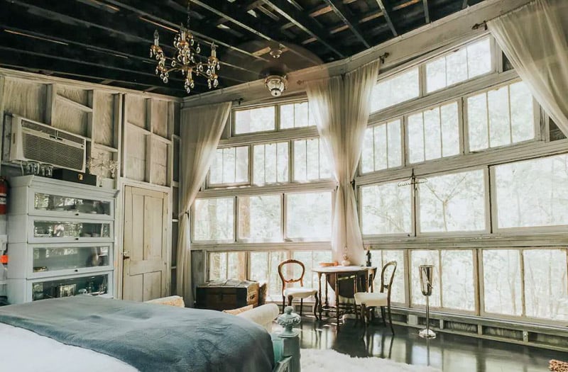 This beautiful Airbnb is among the most romantic in the US.