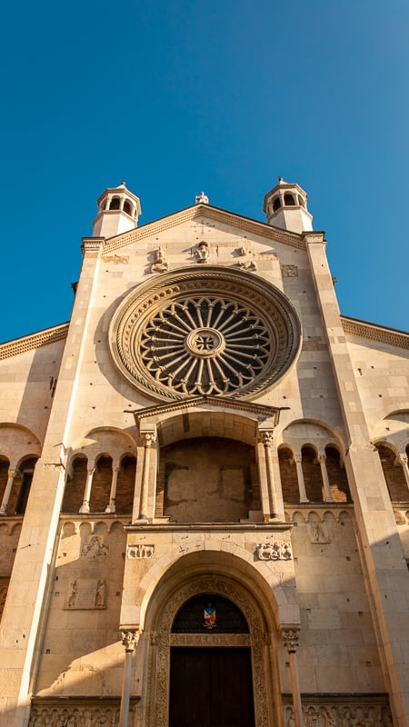 Duomo di Modena facade