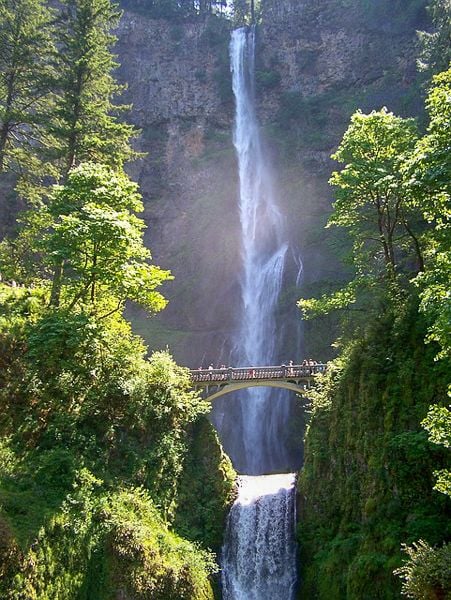 Multnomah Falls in Oregon is one of the most unique travel destinations in the USA