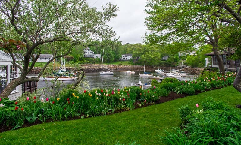 After walking the Marginal Way, stop at Perkins Cove and have a bite to eat at Barnacle Billy's with scenic views.