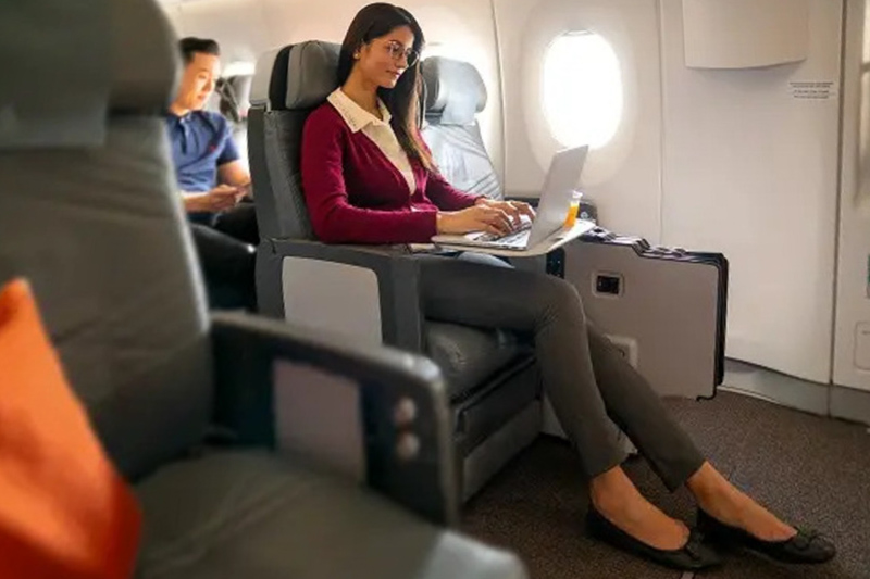 Traveling in business class on Singapore Airlines is an exquisite, comfortable, and satisfied trip. 