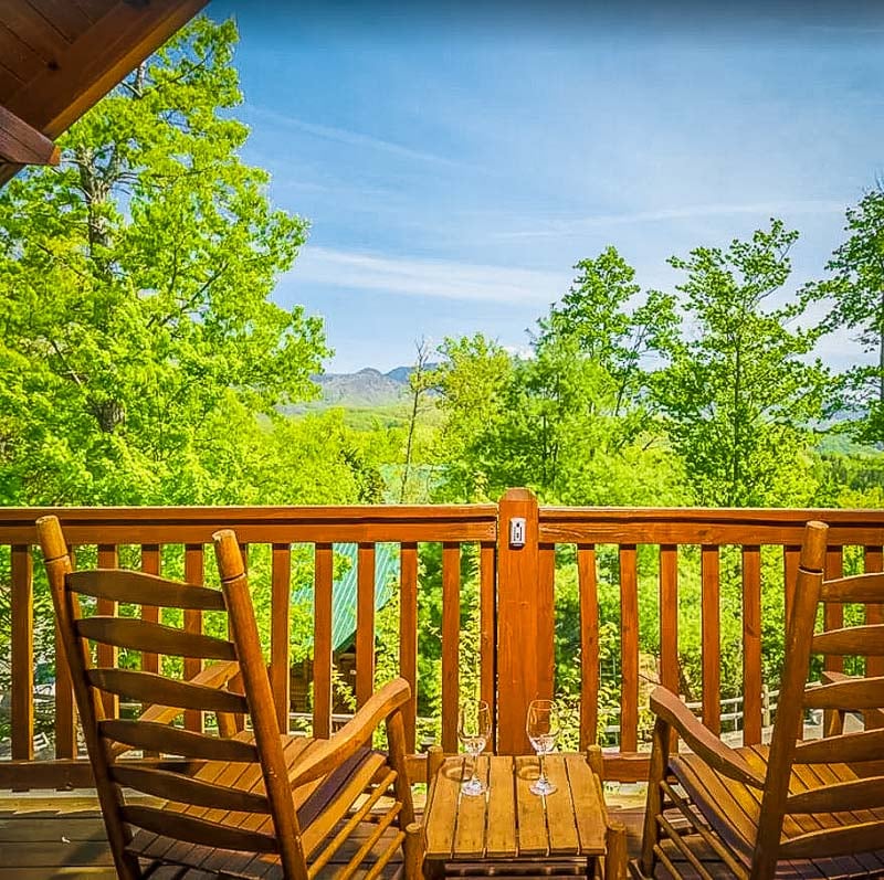 This Airbnb with the best views in the USA is located in Gatlinburg, Tennessee.