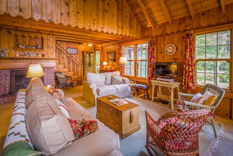 Cozy amenities inside this cabin to rent in New England